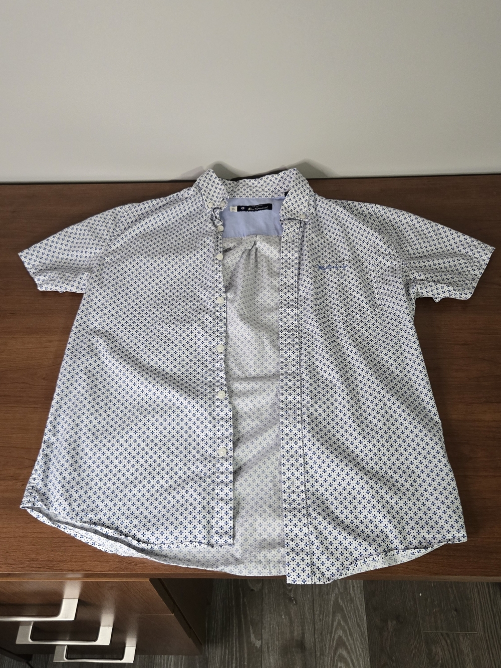 Ben Sherman Short-Sleeve Button-Down Shirt in White and Blue Print